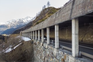 La route direction le tunnel du Grand St-Bernard